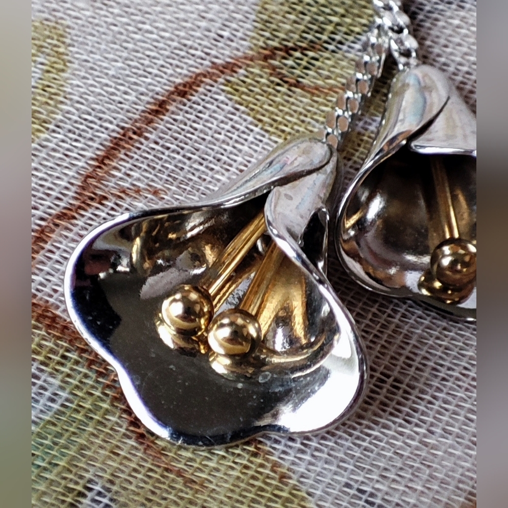 Highly Polished Silver and Gold Tone Dual Calla Lily Signed Avon Necklace EUC
